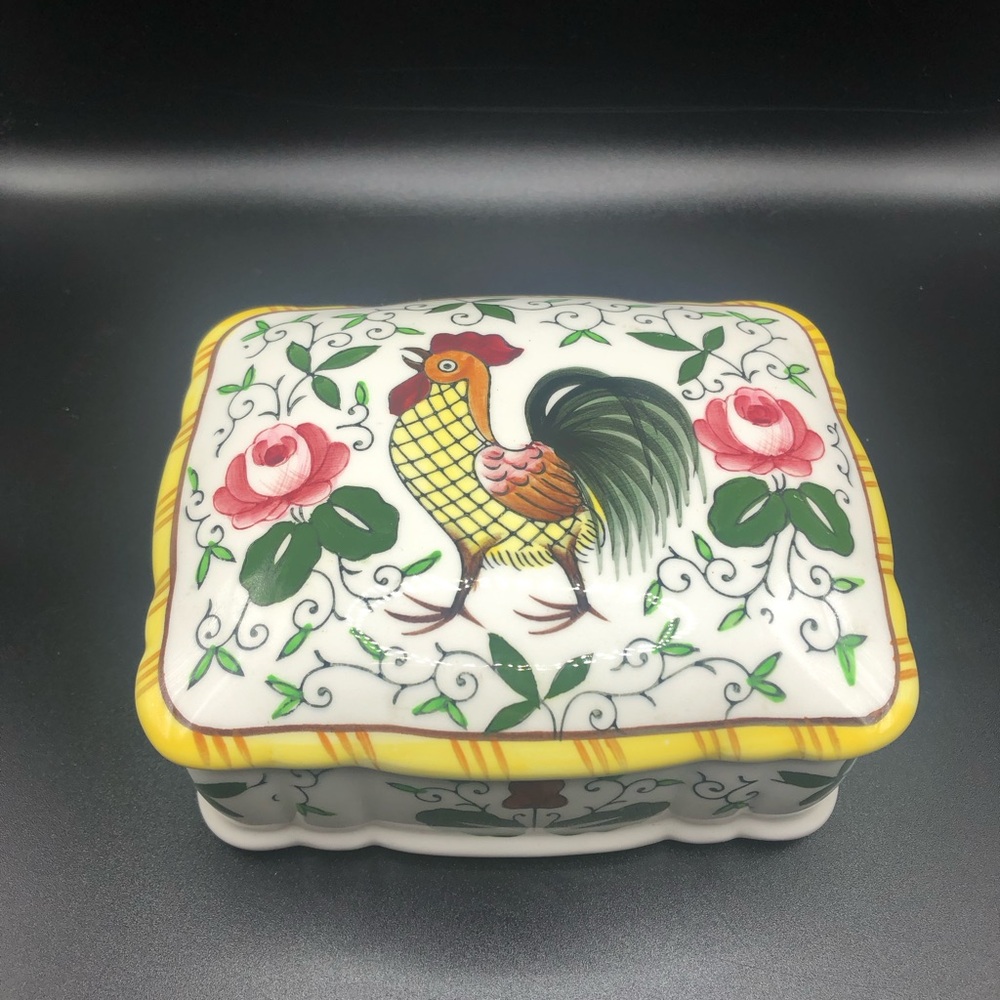 Ucagco  Rooster & Roses Ceramic Cigarette Box Trinket Box Early Provincial